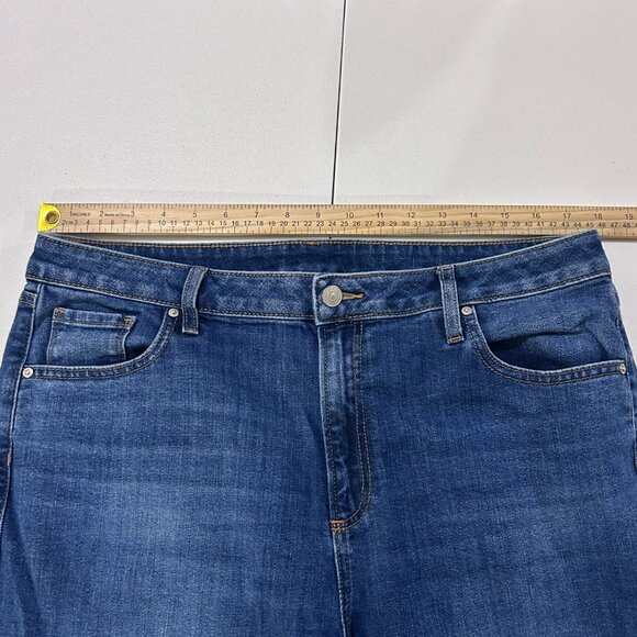 Chicos Jeans Womens 2.5R/Size 14R Blue Stretch Denim Straight Leg Cropped Length - Picture 3 of 13
